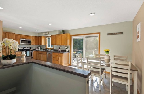 DeWitt Casa | Country retreat that sleeps ten minutes from MSU