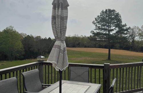 McEwen Casa | Country Retreat w/ Hot Tub on 20 Acres in Dickson