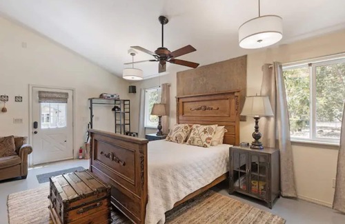 Williams Casa | Country Retreat w/ Theatre Room and Sauna in the Applegate Valley