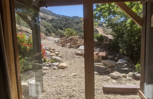 Carmel Valley Casa | El dormitorio principal en la habitación de la casa está lejos de la casa se siente muy privado.