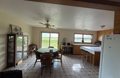 Lyon County Casa | Country Road Getaway