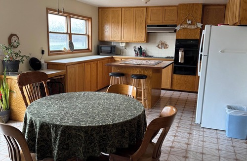 Lyon County Casa | Country Road Getaway