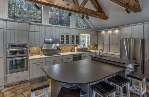 Morganton Casa | Country Roads - Lake Front | Hot Tub | Pool Table | Shuffle Board | Arcades