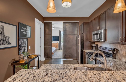 Midtown Condominio | Country Row and Vanderbilt in West End Nash A1 location Sleeps 4