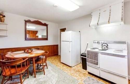 Winston - Salem Casa | Country's Club Southern Comfort Retreat