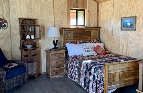 Bandera Cabina | Country style Cabins on Ranch - peaceful & close to town