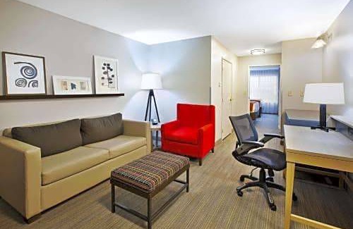 Big Rapids Hotel | Country Inn & Suites by Radisson, Big Rapids, MI