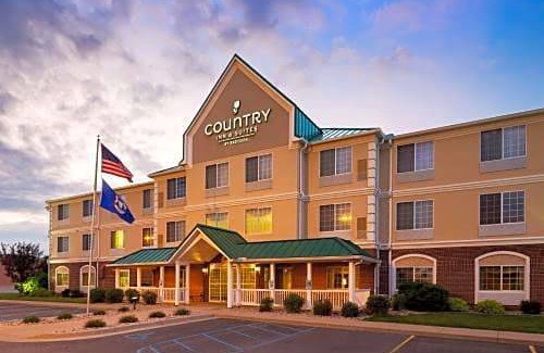 Big Rapids Hotel | Country Inn & Suites by Radisson, Big Rapids, MI