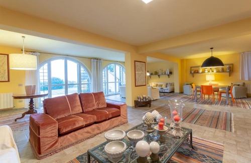 Acqua Loreto Villa | COUNTRY VILLA WITH BREATHTAKING VIEW