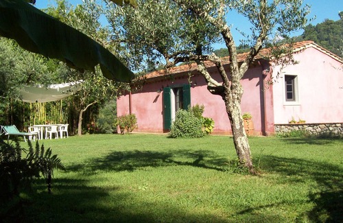 Nocchi Villa | casa de campo con jardín privado y piscina entre Lucca y el mar