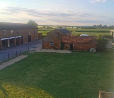 Market Rasen Apartamento | Countrylife Large Green Suite- road noise