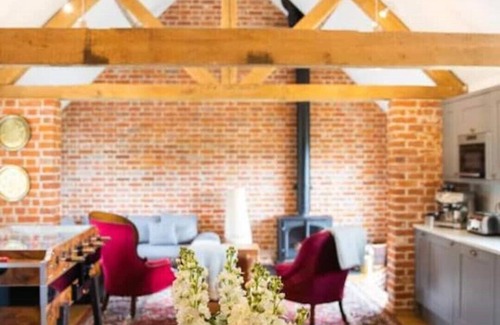 Hythe Casa | Countryside barn conversion with stunning views