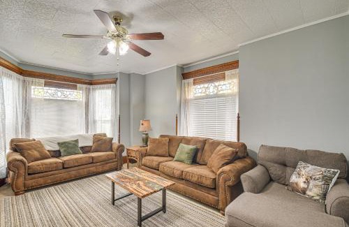 Biggsville Casa | Countryside Biggsville Home with Yard, Dogs Welcome!