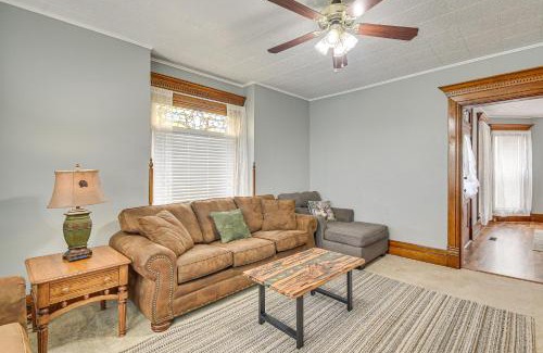 Biggsville Casa | Countryside Biggsville Home with Yard, Dogs Welcome!