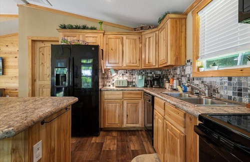 Quinlan Casa | Countryside Cabin on Lake Tawakoni - w/Lakeview. Pet-Friendly!