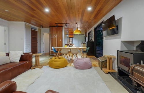 Auckland Casa | Countryside Sanctuary | Pool WIFI & Rural Living