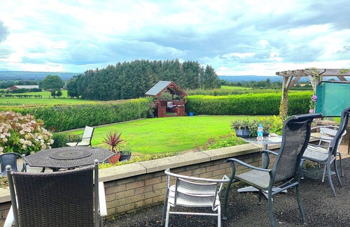 Boardmills Chalet De Esquí | 🌿 Countryside Chalet with Spectacular Views – Sleeps Large Groups