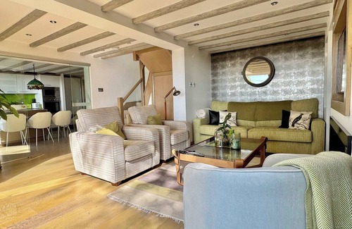 Macclesfield Casa | Countryside Cottage with Panoramic Views