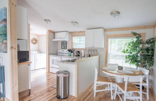 Durants Neck Cabaña | Countryside Cottage~Deck~Grill~Wi-fi~Belvidere~Near Albemarle Croquet Club