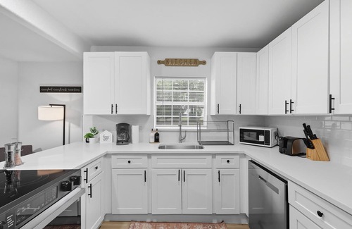 Sherman Casa | Countryside Cottage Getaway | 3BD/3BA w Patio+BBQ