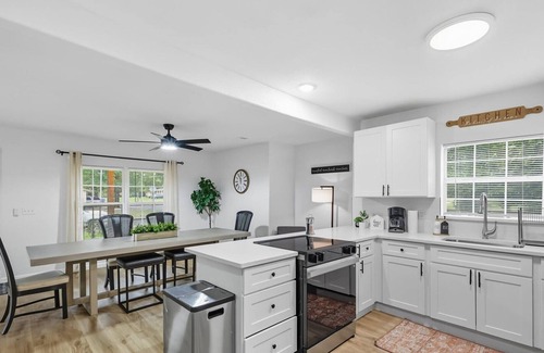 Sherman Casa | Countryside Cottage Getaway | 3BD/3BA w Patio+BBQ