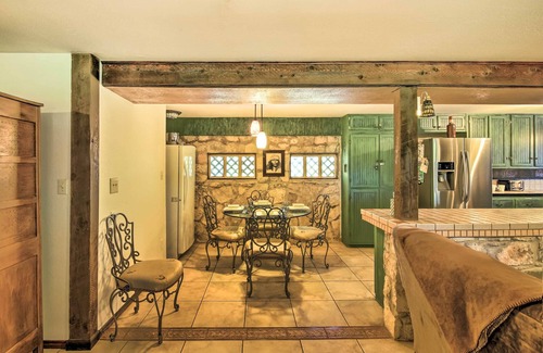 Wetmore Cabaña | ¡NUEVO! Casa escénica con vistas, 17 millas a San Antonio!