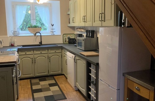 Plouguenast Cabaña | Countryside Cottage 3 Bedrooms Sleeps 6 Heated Pool Pet Friendly Pottery/Craft
