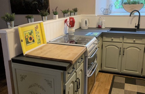 Plouguenast Cabaña | Countryside Cottage 3 Bedrooms Sleeps 6 Heated Pool Pet Friendly Pottery/Craft