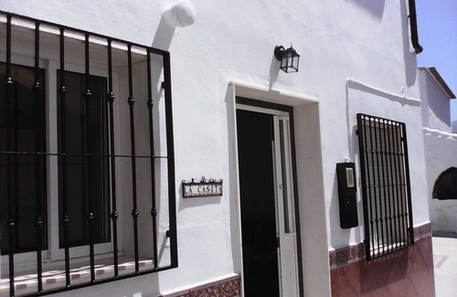 Periana Cabaña | Casa rural, entorno de pueblo con vistas al mar.
