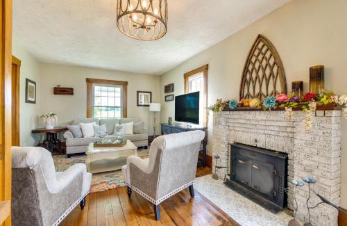 Wooster Casa | Countryside Home in Wooster with Patio and Fire Pit