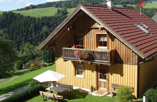 Waldenstein Cabina | Acogedora casa de vacaciones en el campo en una zona tranquila del bosque con balcón y Jardín