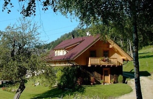 Waldenstein Cabina | Acogedora casa de vacaciones en el campo en una zona tranquila del bosque con balcón y Jardín