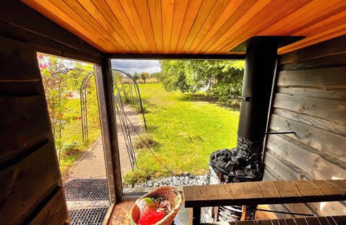 Fowlmere Casa | Countryside Retreat - Indoor Pool, Sauna, Hot Tub - Ideal for long Stays