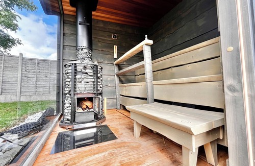 Fowlmere Casa | Countryside Retreat - Indoor Pool, Sauna, Hot Tub - Ideal for long Stays