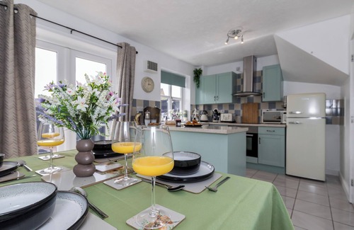 Denstone Casa | Countryside Stay Near JCB, Peak District & Alton Towers