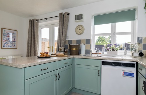 Denstone Casa | Countryside Stay Near JCB, Peak District & Alton Towers