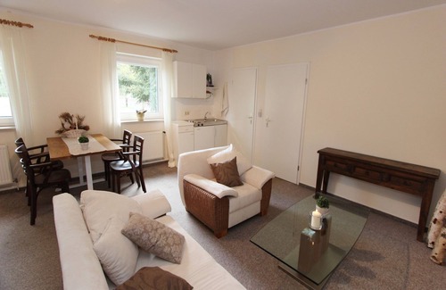 Kirchdorf Apartamento | Apartamento moderno en Kirchdorf con piscina.