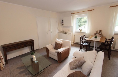 Kirchdorf Apartamento | Apartamento moderno en Kirchdorf con piscina.