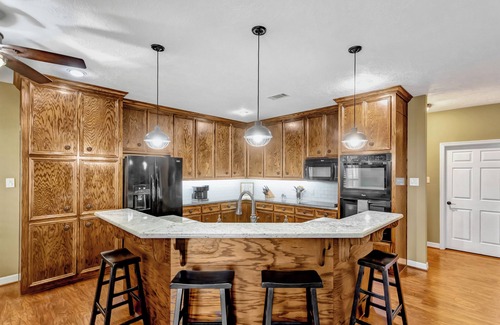 Brookshire Otro | Countryside Texas Sanctuary Enjoy Sunrises & Sunsets, Grill, Firepit & Longhorns
