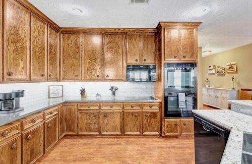 Brookshire Otro | Countryside Texas Sanctuary Enjoy Sunrises & Sunsets, Grill, Firepit & Longhorns