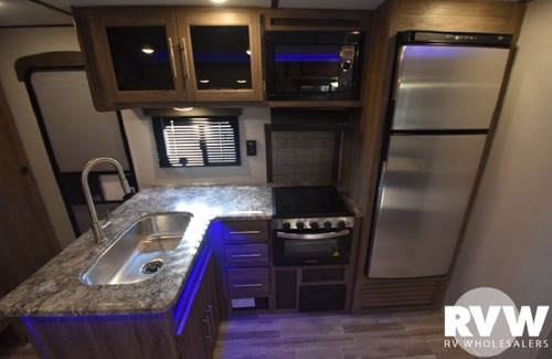 Honey Grove Casa | Countryside Travel Trailer Getaway