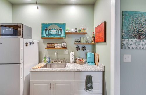 Centerville Apartamento | Countryside Vacation Rental in Paola!