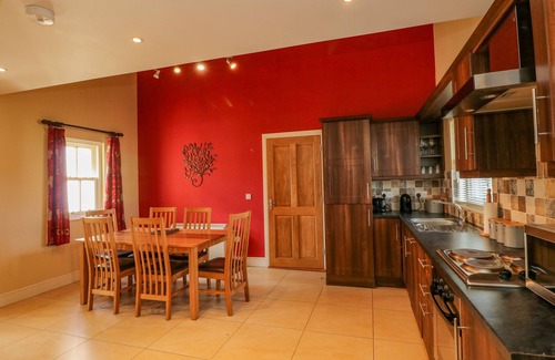 Dungarvan Cabaña | COUNTRYVIEW, family friendly, with a garden in Ring, County Waterford