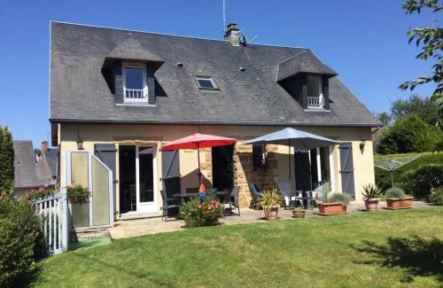 Anctoville-sur-Boscq Casa | Coup de cœur assuré ! CALM Comme à la Maison ! maison spacieuse avec grande terrasse pour 2 à 5 personnes proximité Granville et mer avec wifi et parking gratuits