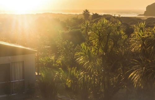 Te Henga Cabaña | Couple Getaway in Idyllic Bethells Beach/Te Henga