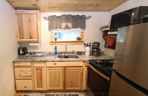 Jefferson Township Cabina | Couple's Cabin in Somerset