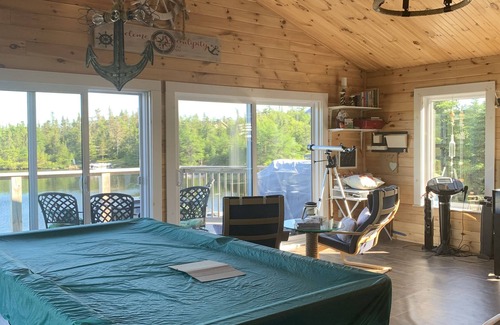 Terra Nova Cabaña | Couple's Retreat, Beautiful Boathouse on the Water.
