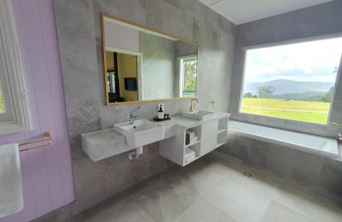 Witta Casa | Couples Accessible Cabin, Zarina Country Cabins, 6