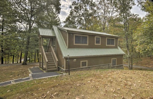 Berkeley Springs Casa | Couples Cabin - 5 Mi to DT Berkeley Springs!