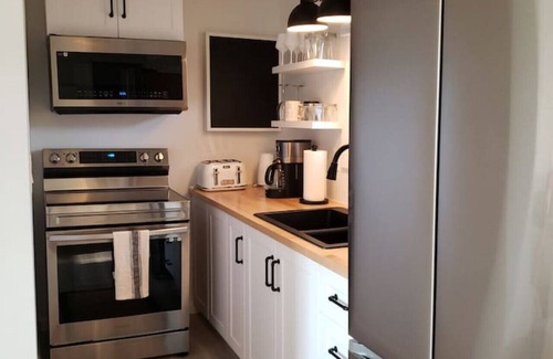 Gravenhurst Cabina | Couples Getaway Sparrow Lake Muskoka Beach House